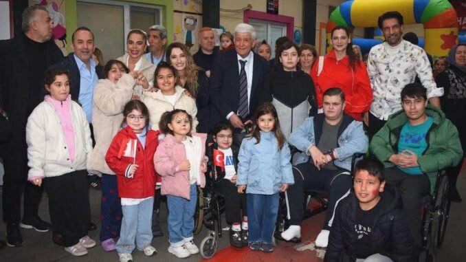 Ünlüler 23 Nisan’da Minikleri Yalnız Bırakmadı - Kadın Girişim