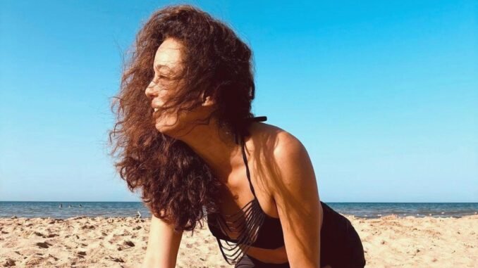 Azra Akın Ebru Gündeş'e Benzeyen Görünümüyle Konuşuldu - Kadın Girişim