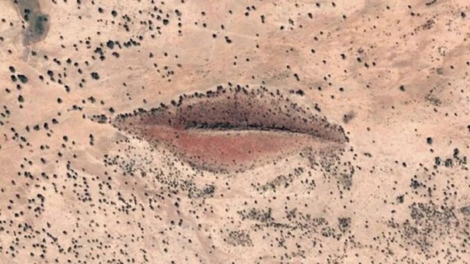 Çölün Ortasındaki Dev Dudaklar Google Earth’te Viral - Kadın Girişim